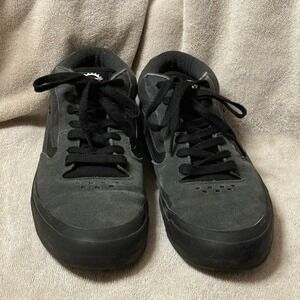 Vans Skateboarding Shoes Dark Gray Suede Low Top‎ Sneakers Black Men's Size 10.5